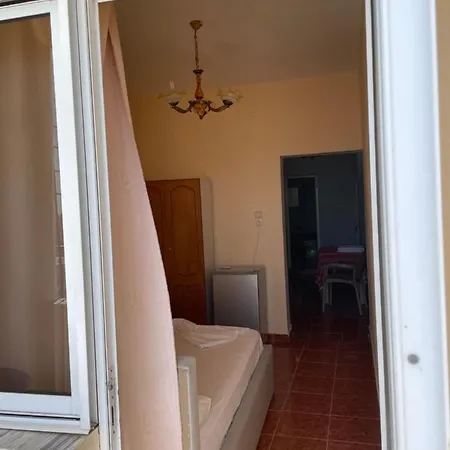 Gjika Hostel Σαράντα