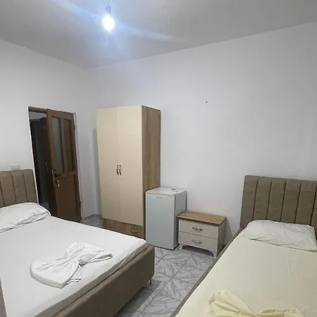 Gjika Hostel Σαράντα