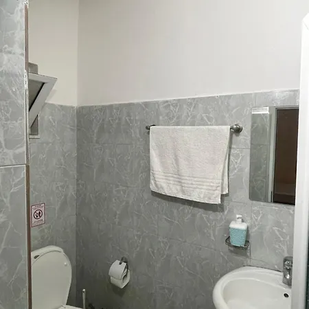 Gjika Hostel Σαράντα