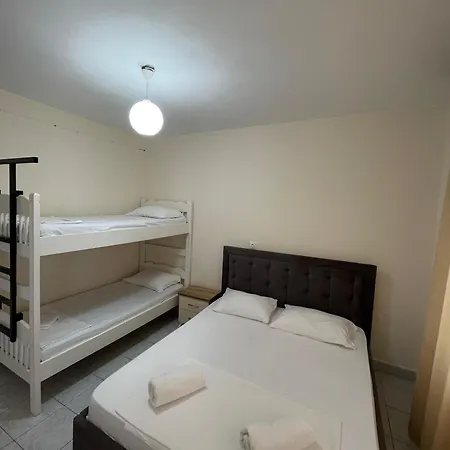 Gjika Hostel Σαράντα