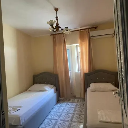 بيت شباب Gjika